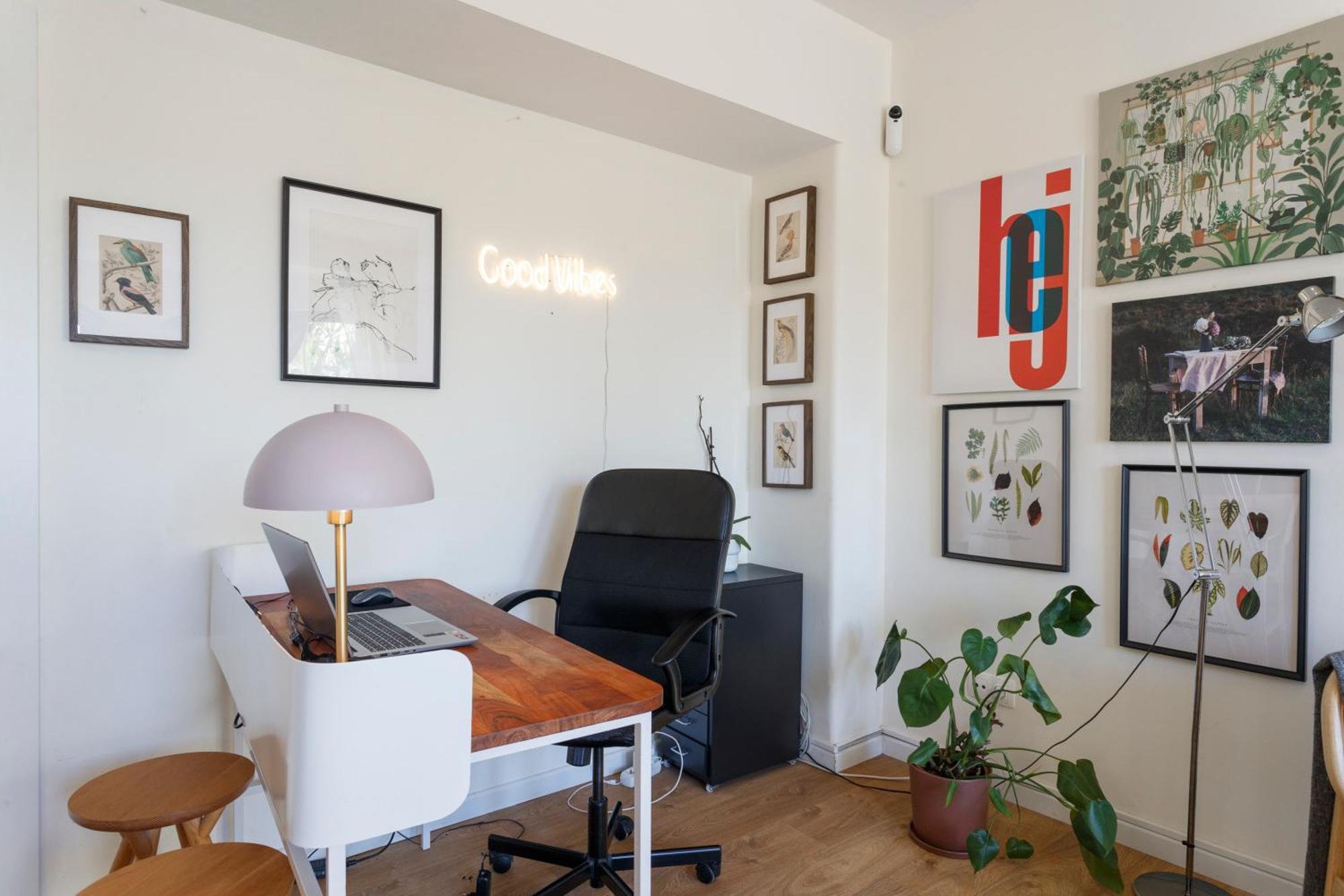 Pop The Cork In By Misha's Place 5b * Lissabon