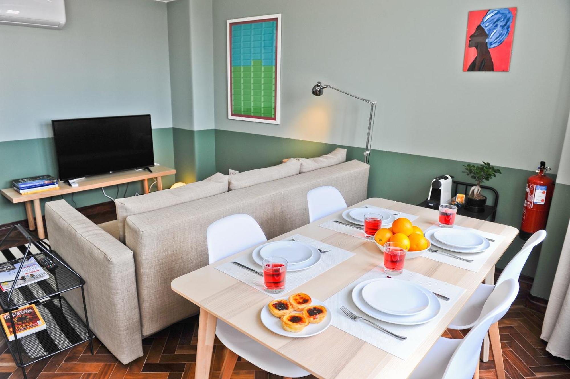 Pop The Cork In By Misha's Place 5b Lissabon